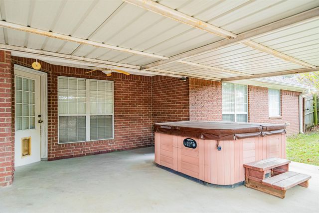 2801 Hickory Stick Ct, Longview, TX 75605