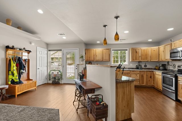 628 Barton Road, Eagle Point, OR 97524