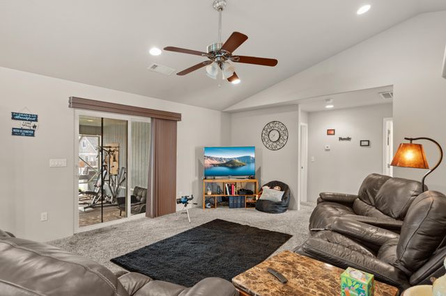 628 Barton Road, Eagle Point, OR 97524