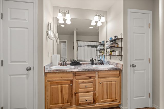 628 Barton Road, Eagle Point, OR 97524