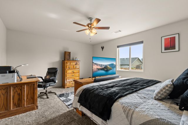 628 Barton Road, Eagle Point, OR 97524