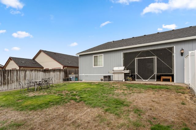 628 Barton Road, Eagle Point, OR 97524