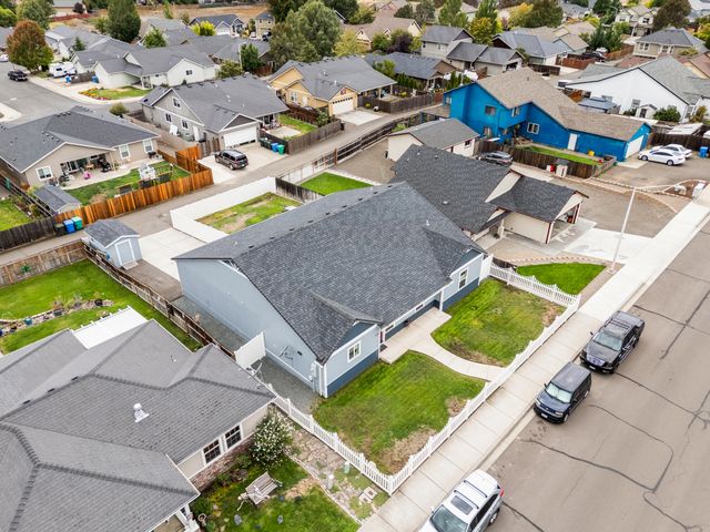 628 Barton Road, Eagle Point, OR 97524