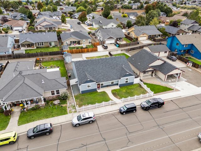 628 Barton Road, Eagle Point, OR 97524