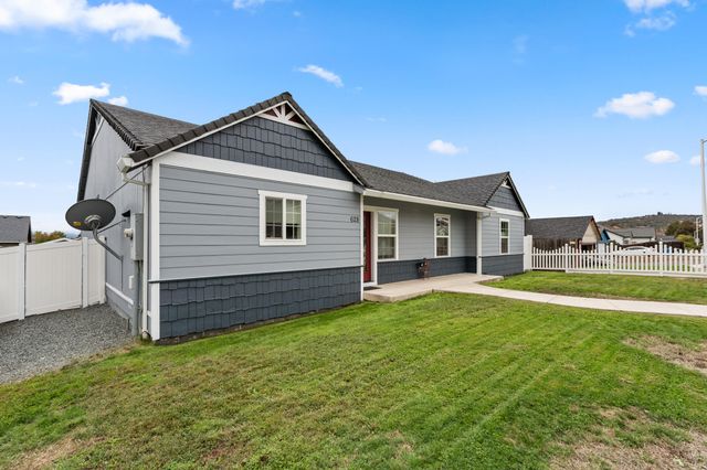 628 Barton Road, Eagle Point, OR 97524