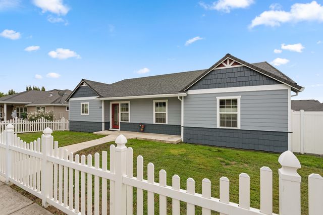 628 Barton Road, Eagle Point, OR 97524