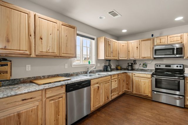 628 Barton Road, Eagle Point, OR 97524