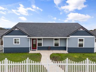 628 Barton Road, Eagle Point, OR 97524