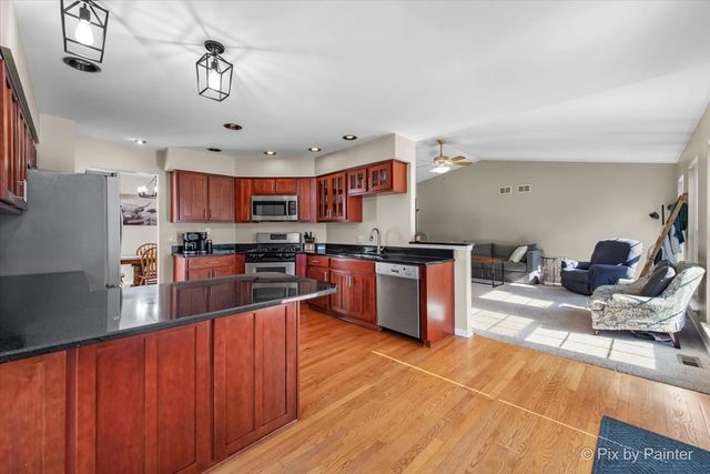 735 Royal Glen Drive, Cary, IL 60013