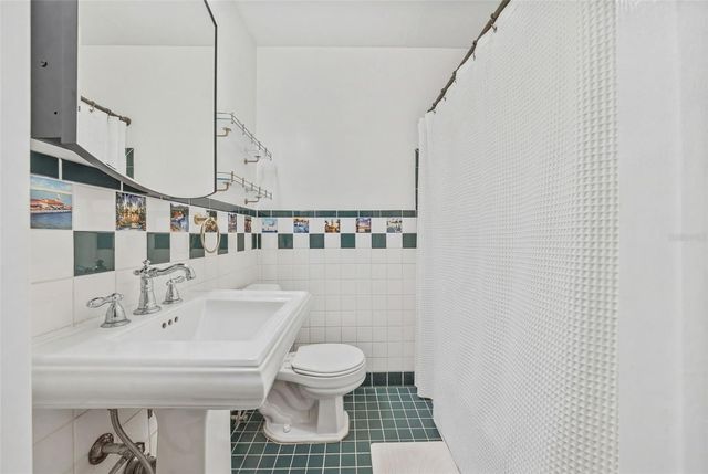 1100 32ND AVENUE N, St Petersburg, FL 33704