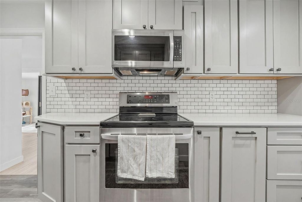 Image 17 of property listing at 1100 32ND AVENUE N, St Petersburg, FL 33704