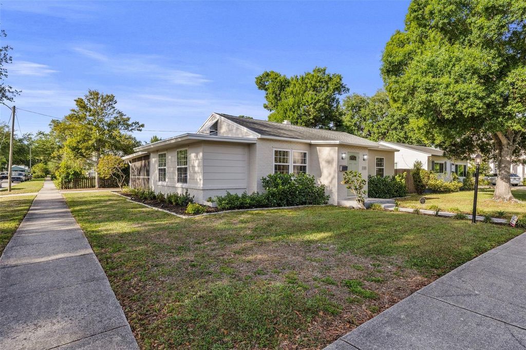 Image 3 of property listing at 1100 32ND AVENUE N, St Petersburg, FL 33704