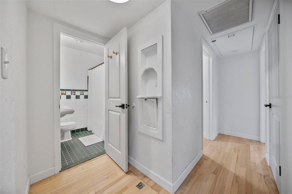 Image 21 of property listing at 1100 32ND AVENUE N, St Petersburg, FL 33704