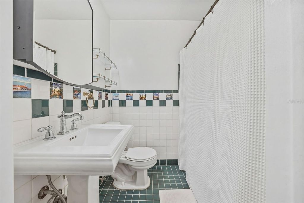 Image 22 of property listing at 1100 32ND AVENUE N, St Petersburg, FL 33704