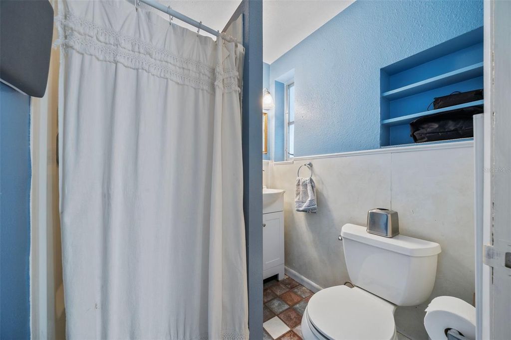 Image 24 of property listing at 1100 32ND AVENUE N, St Petersburg, FL 33704