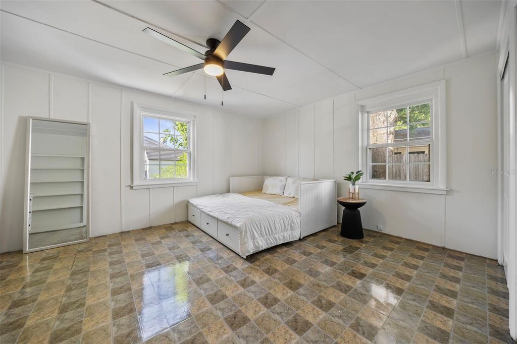 Image 25 of property listing at 1100 32ND AVENUE N, St Petersburg, FL 33704