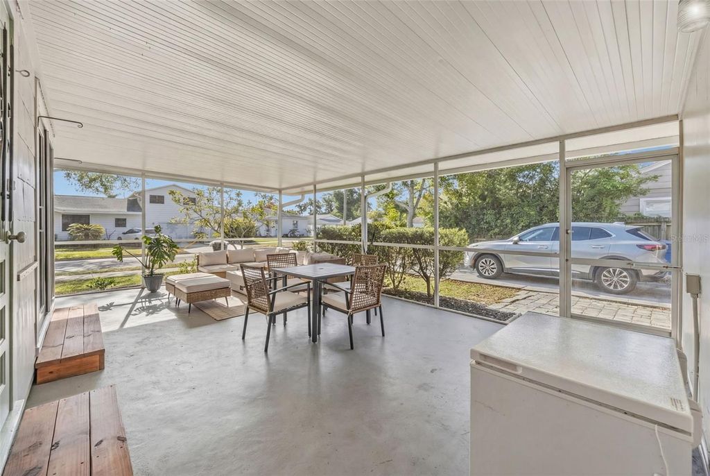 Image 27 of property listing at 1100 32ND AVENUE N, St Petersburg, FL 33704