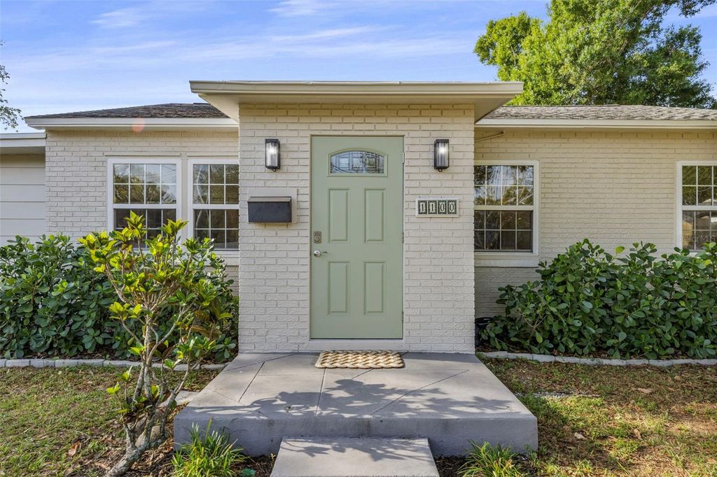 Image 4 of property listing at 1100 32ND AVENUE N, St Petersburg, FL 33704