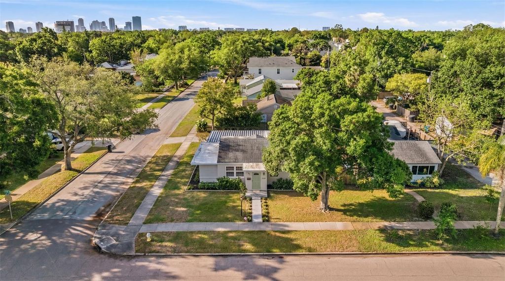 Image 32 of property listing at 1100 32ND AVENUE N, St Petersburg, FL 33704