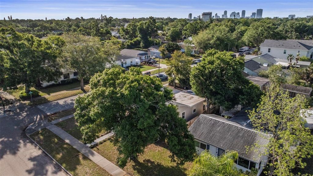 Image 34 of property listing at 1100 32ND AVENUE N, St Petersburg, FL 33704