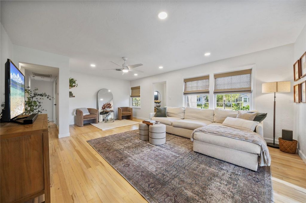 Image 8 of property listing at 1100 32ND AVENUE N, St Petersburg, FL 33704