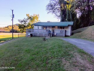 414 Hen Valley Rd, Oliver Springs, TN 37840