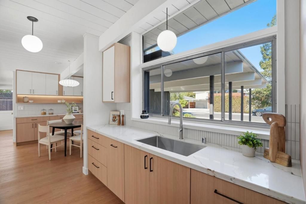 Image 14 of property listing at 3862 Mumford Place, Palo Alto, CA 94306