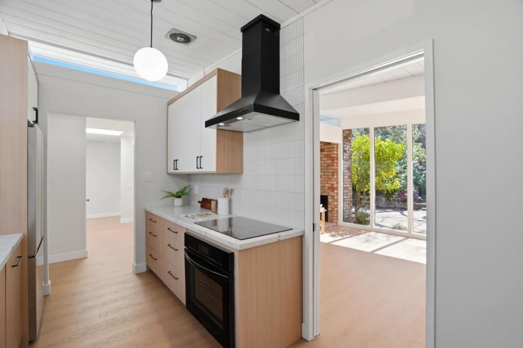 Image 16 of property listing at 3862 Mumford Place, Palo Alto, CA 94306