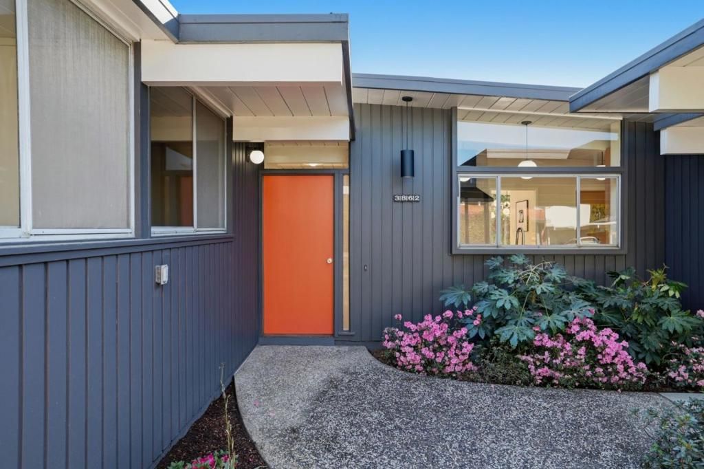 Image 2 of property listing at 3862 Mumford Place, Palo Alto, CA 94306