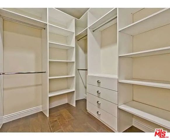 580 N Kenter Avenue, Los Angeles, CA 90049