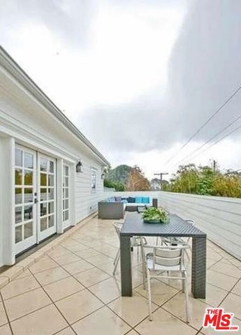 580 N Kenter Avenue, Los Angeles, CA 90049