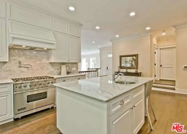 580 N Kenter Avenue, Los Angeles, CA 90049