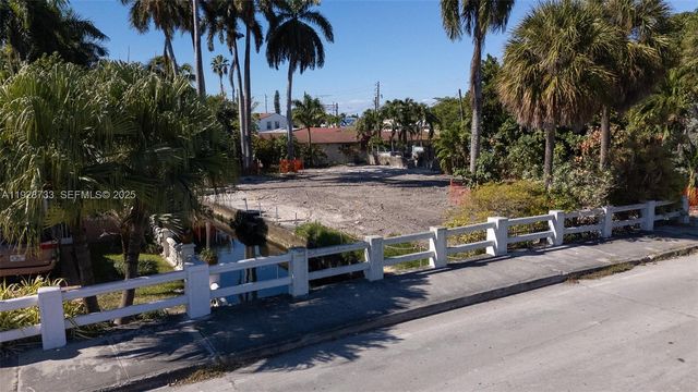 848 NW 18th Ave, Miami, FL 33125