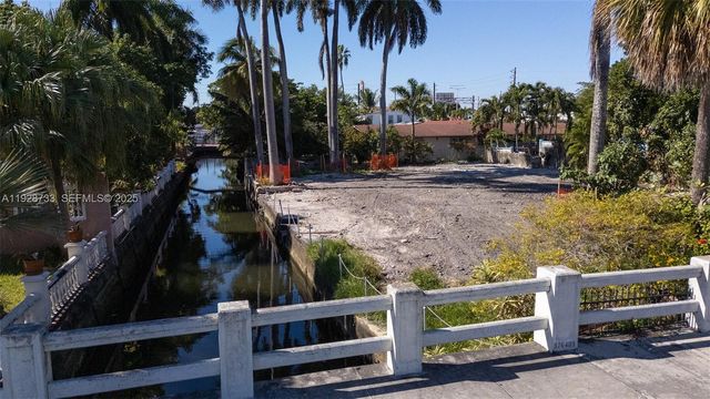 848 NW 18th Ave, Miami, FL 33125