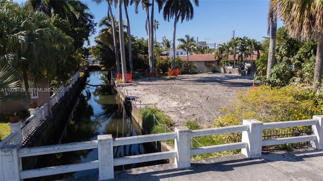 848 NW 18th Ave, Miami, FL 33125