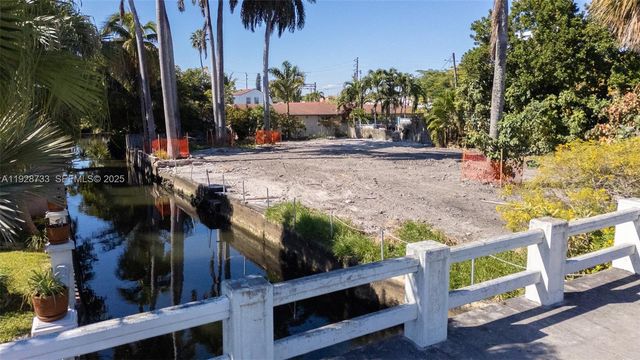 848 NW 18th Ave, Miami, FL 33125