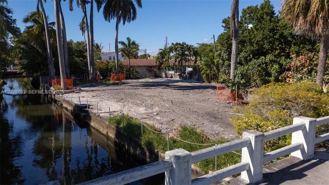 848 NW 18th Ave, Miami, FL 33125