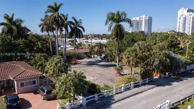 848 NW 18th Ave, Miami, FL 33125