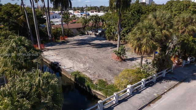 848 NW 18th Ave, Miami, FL 33125