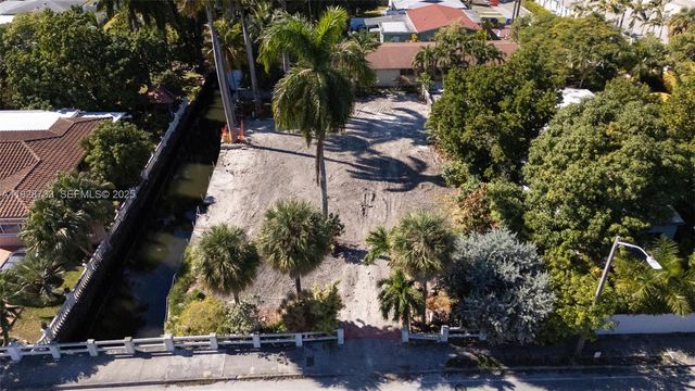 848 NW 18th Ave, Miami, FL 33125