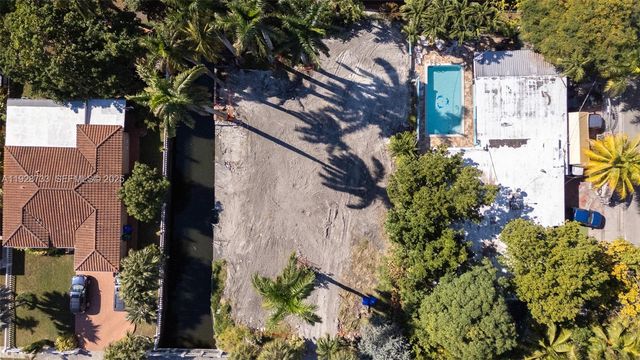 848 NW 18th Ave, Miami, FL 33125