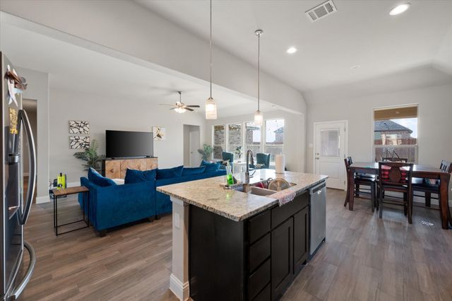 3703 Twin Pines Drive, Grand Prairie, TX 76065