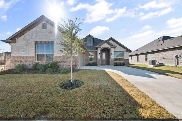 3703 Twin Pines Drive, Grand Prairie, TX 76065