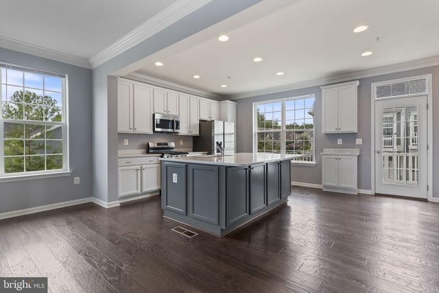 37 MUSTANG DR, La Plata, MD 20646