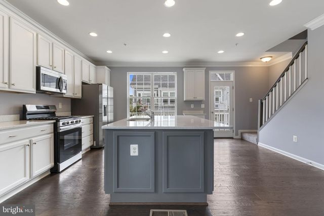 37 MUSTANG DR, La Plata, MD 20646