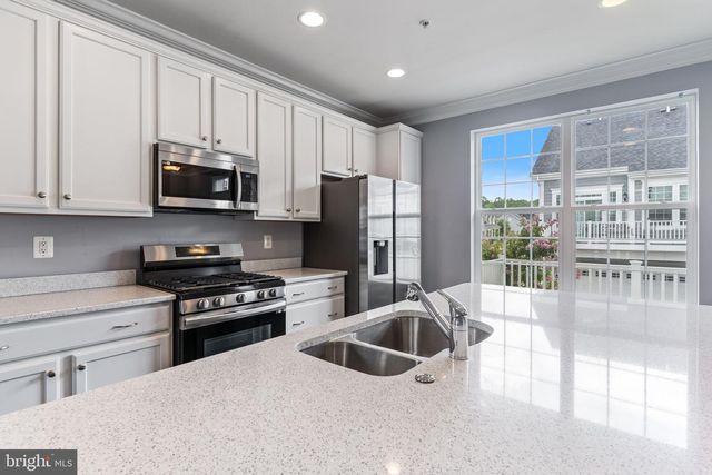 37 MUSTANG DR, La Plata, MD 20646
