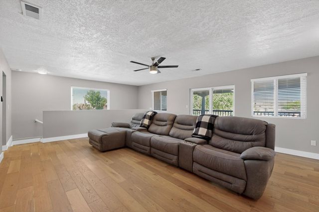 1112 Truman Street SE, Albuquerque, NM 87108