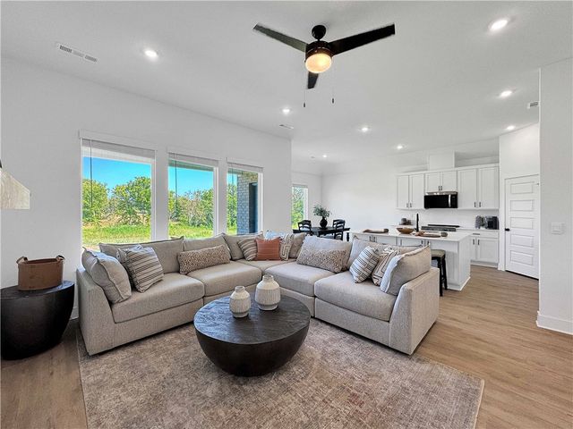 551 W Canada Drive, Farmington, AR 72730