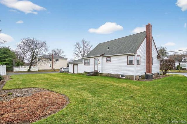 400 Foch Boulevard, Mineola, NY 11501