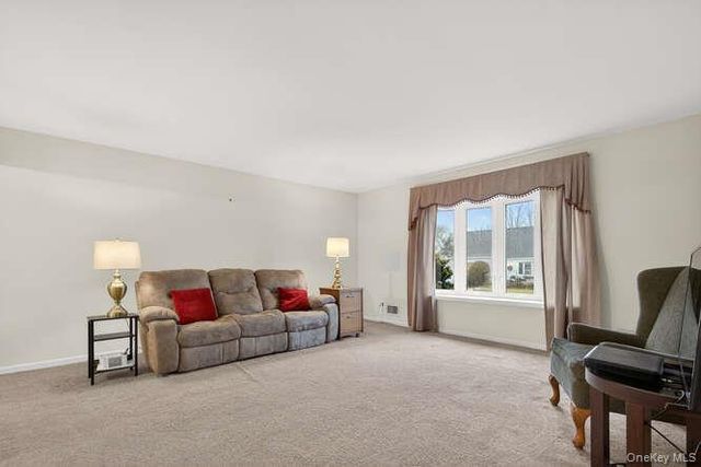 400 Foch Boulevard, Mineola, NY 11501